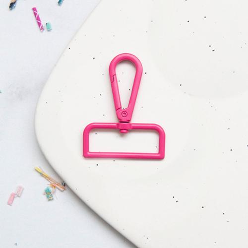 1.5" Swivel Snap Hook in Magenta by Stitch Supply