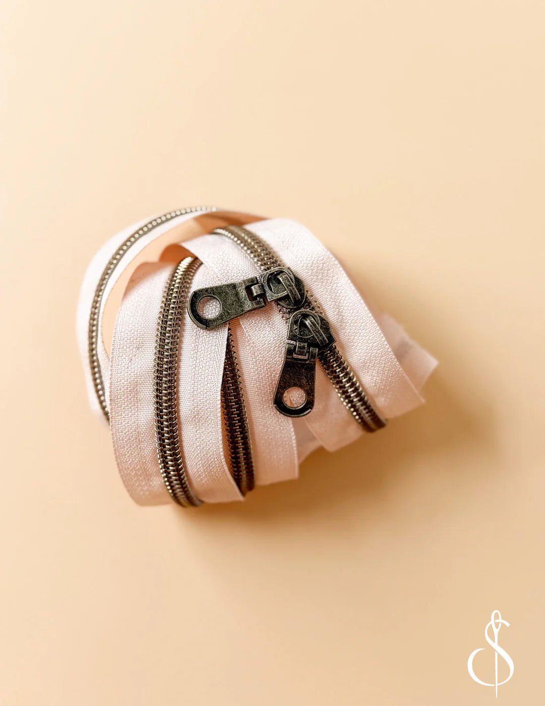 30" Zipper in Linen by Minki Kim