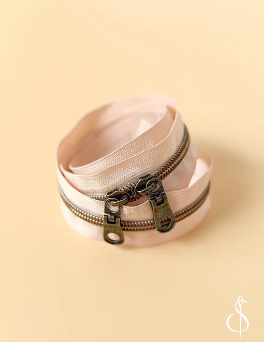 30" Zipper in Linen by Minki Kim